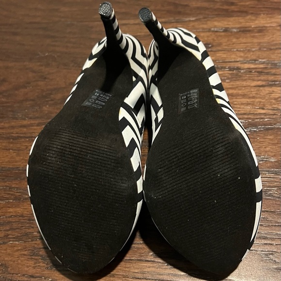 Michael Antonio Black/White Chevron Pumps Black Size 6.5 - Picture 5 of 5